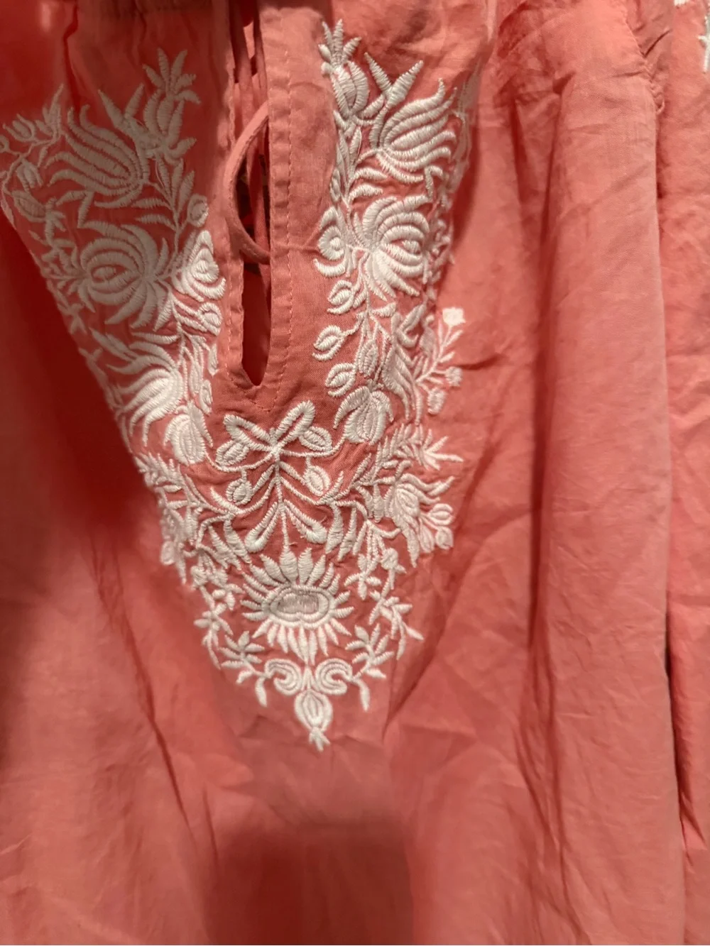 NWT Gianni Bini Pink with White Embroidery Cold-Shoulder Lightweight Tunic LARGE